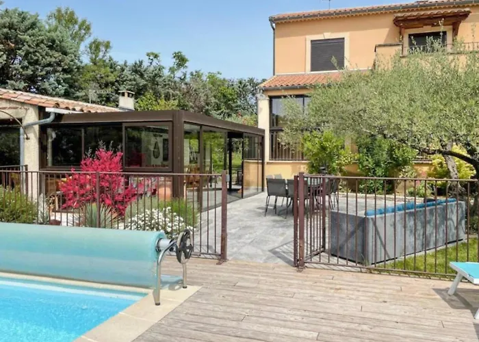 8 Bedroom Lovely In