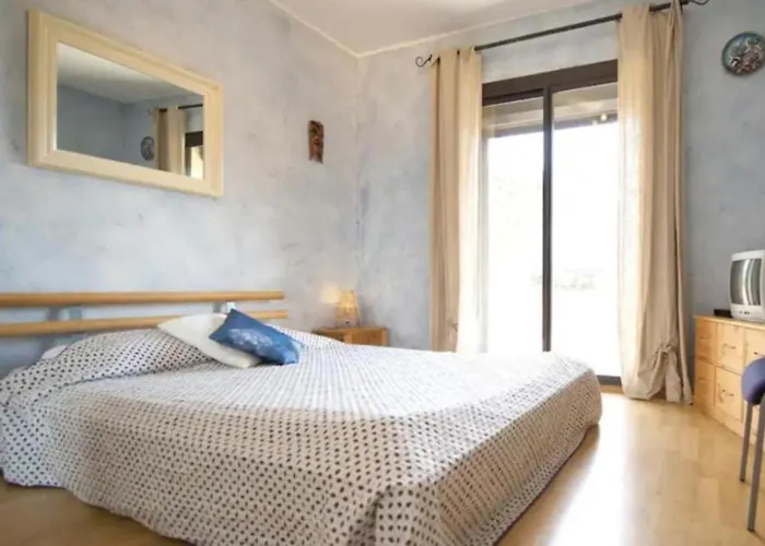 8 Bedroom Lovely In Casa de Férias